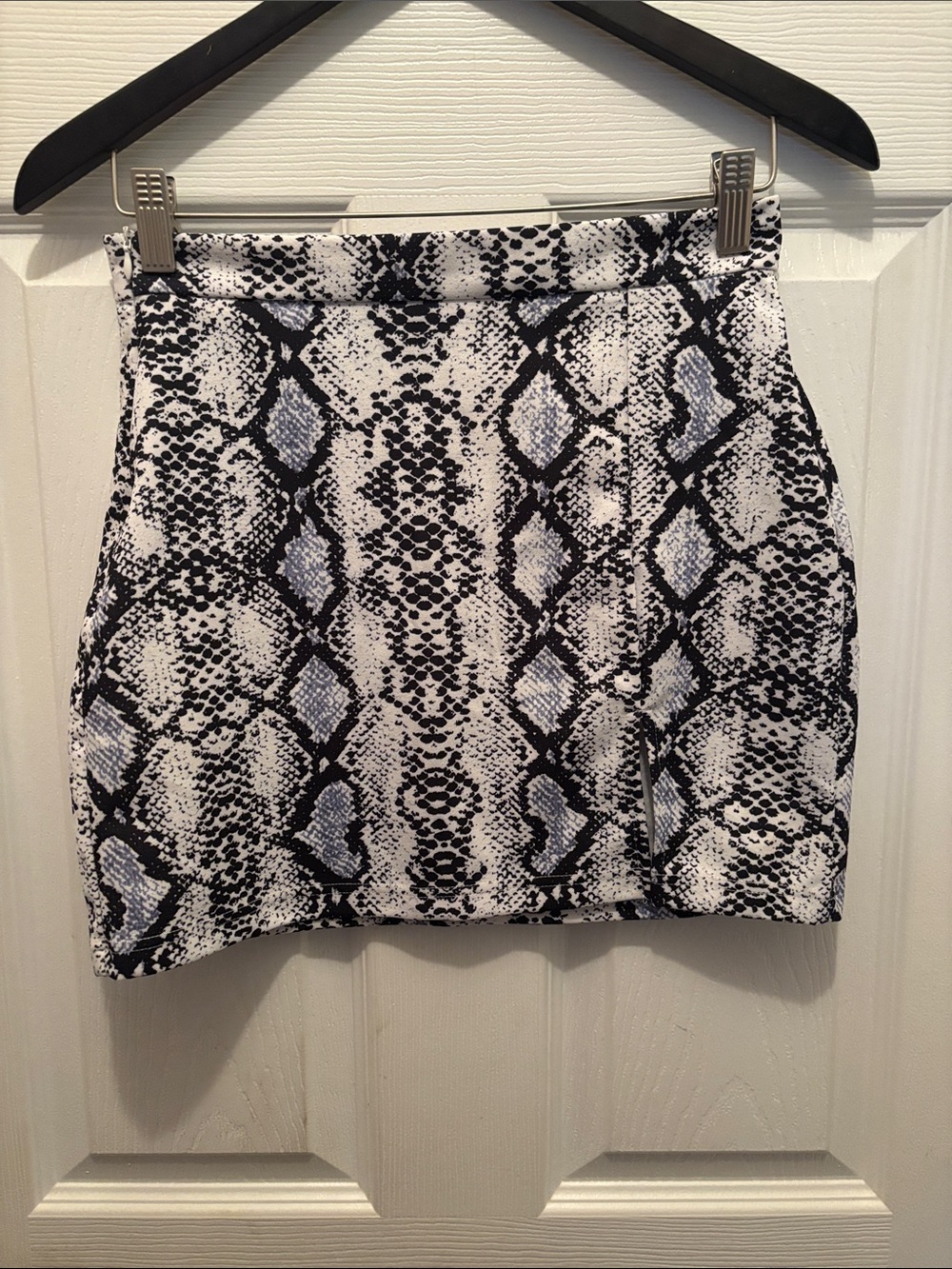 SHEIN Black & White Snake-Print Mini Skirt